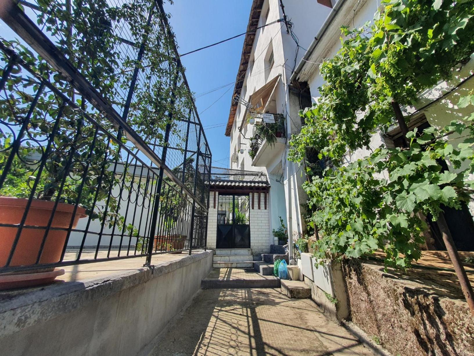 Hida Guest House ジロカストラ エクステリア 写真
